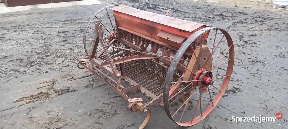 Siewnik konny przerobiony do ciągnika Błonie