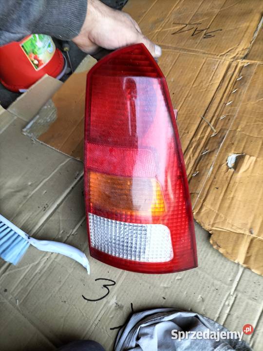 LAMPA TYŁ TYLNA PRAWA FORD FOCUS MK1 KOMBI Kamień-Kolonia