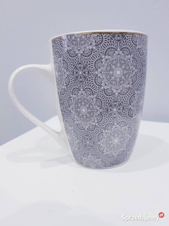 Kubek ceramiczny z imitacją haftowanych serwetek Kubki