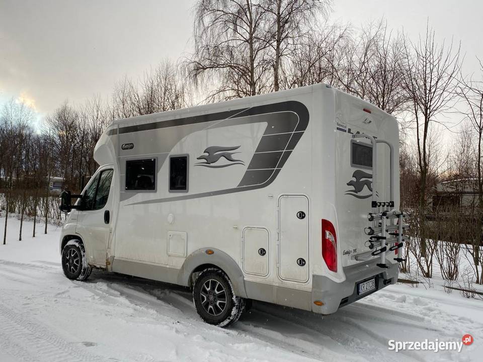 Kamper w stanie idealny do podróży Rok produkcji 2021