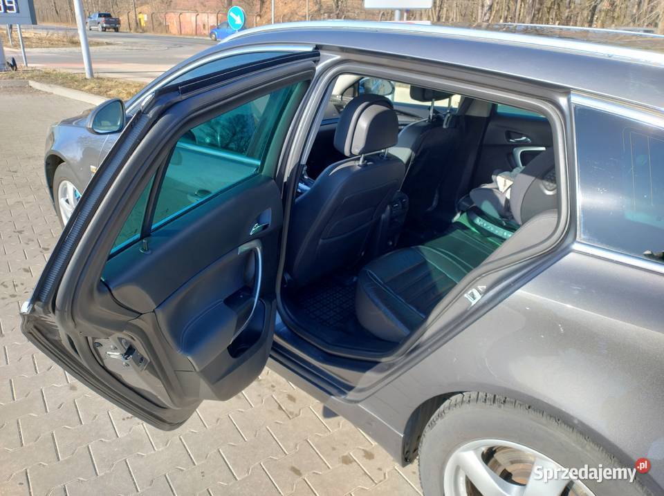 Opel Insignia A Sport Tourer 20 CDTI 160 2009r