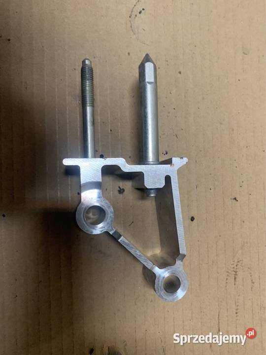 Mocowanie wspornik deski 1K1857022D vw tiguan 5N Wyposażenie wnętrza Szczecin