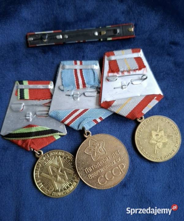 3 medale baretki weteranie Armii Radzieckiej