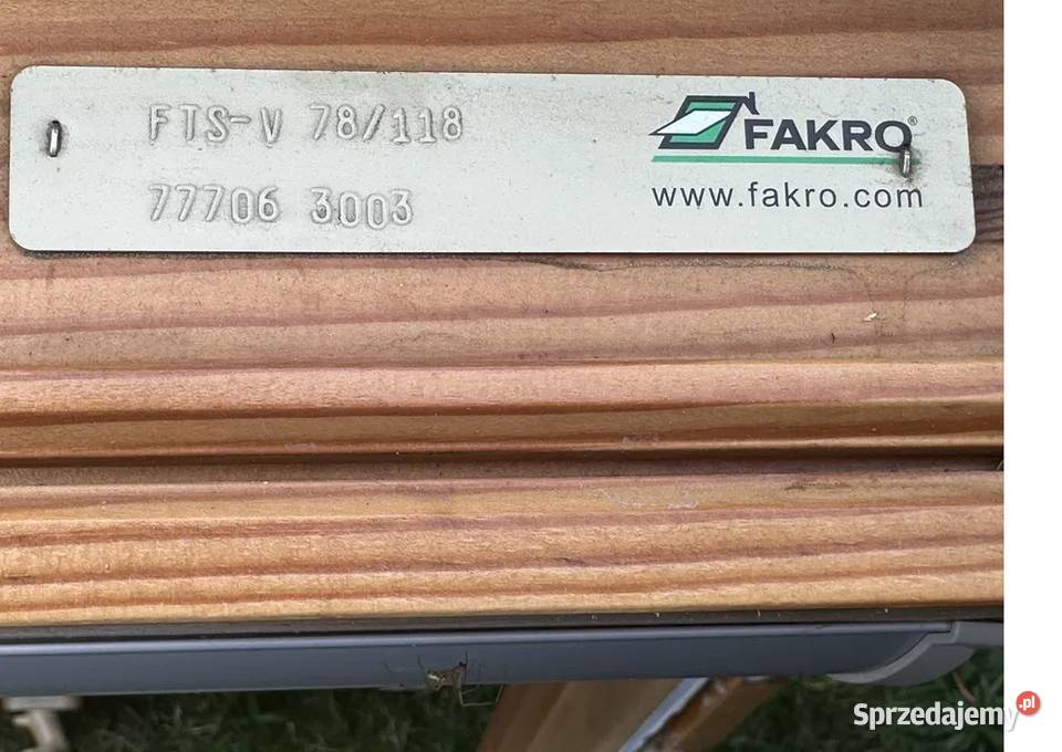 Okna dachowe połaciowe FAKRO FTSV 78118 z