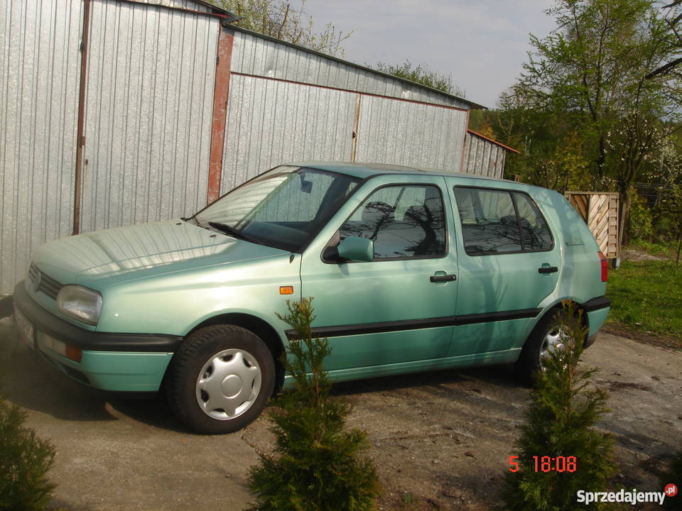 Tanio Volkswagen Golf 3 stan zielony Pajęczno