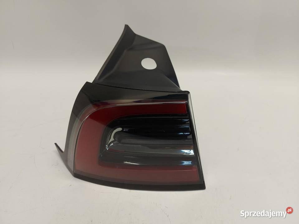 TESLA MODEL Y 2024r LAMPA LEWA TYŁ TYLNA