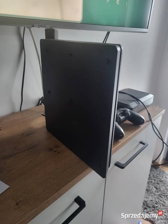 Sprzefam konsolę 4 Zalesna sprzedam