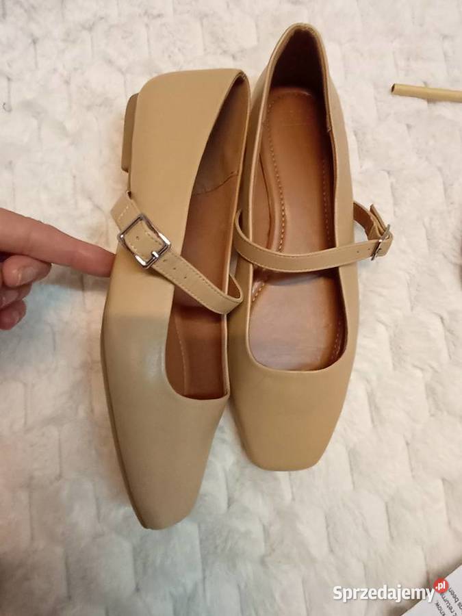39 ASOS Design Beżowe baleriny wieczorowe z Kraków