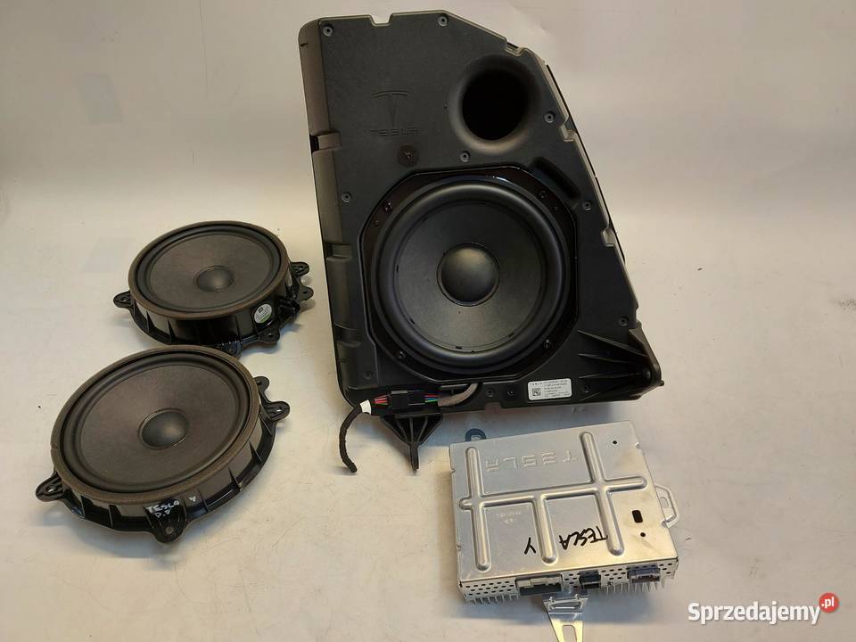 TESLA MODEL Y 2024r WZMACNIACZ GŁOŚNIKI ZESTAW osobowe
