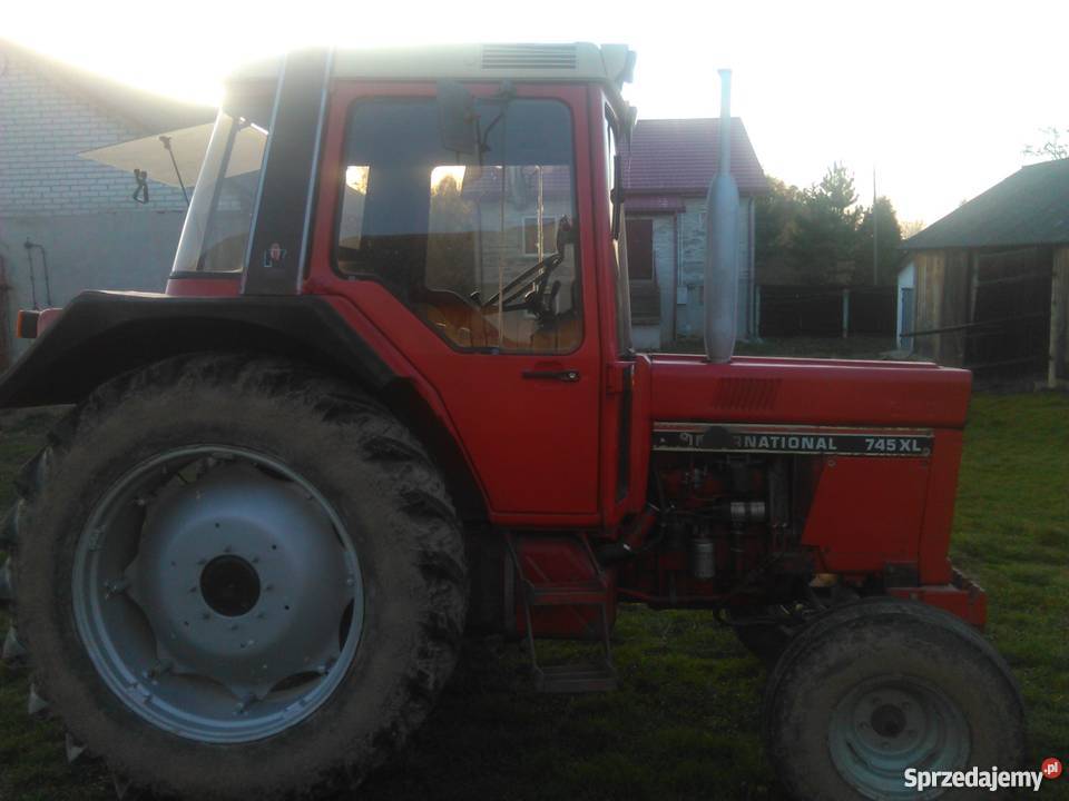 Case International 745 XL