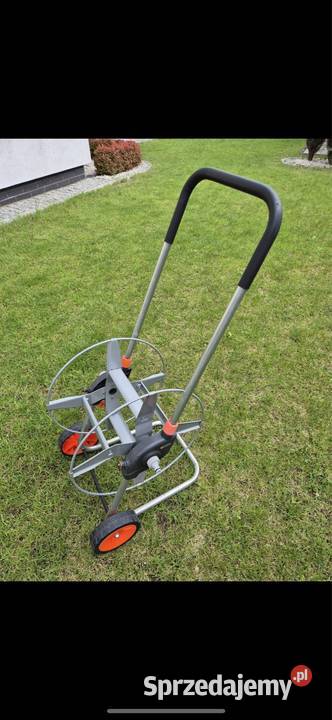 metalowy wózek na wąż ogrodowy marki Gardena
