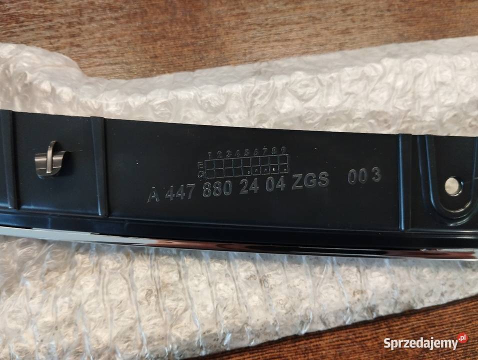 Listwa górna grilla chrom Mercedes W447 osobowe łódzkie