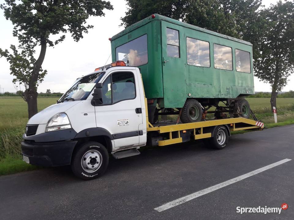 Transport przyczep rolniczych maszyn Złoczew