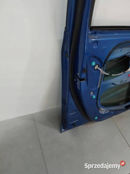 DRZWI LEWE PRZÓD 8T0 Toyota Yaris II 20052011