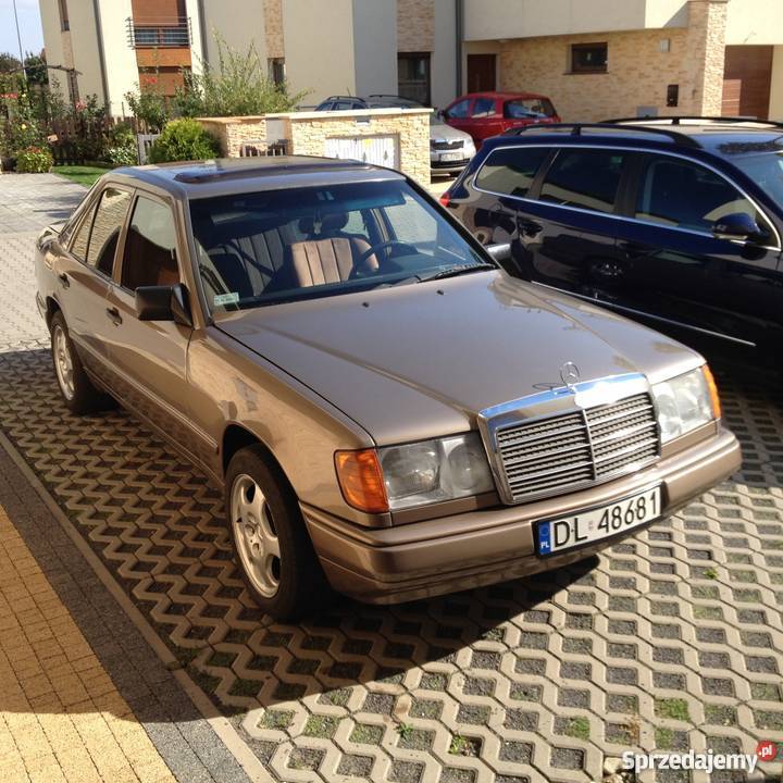 Mercedes W124 250D sedan 1988r wąska listwa