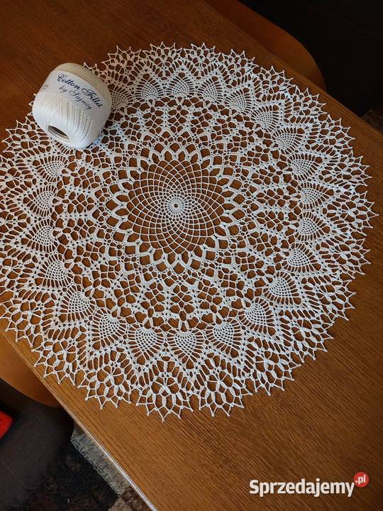Serweta okrągła rękodzieło