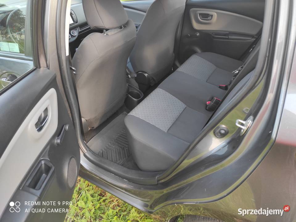 Toyota Yaris Premium 133 2015 salon stan Zalesie Górne
