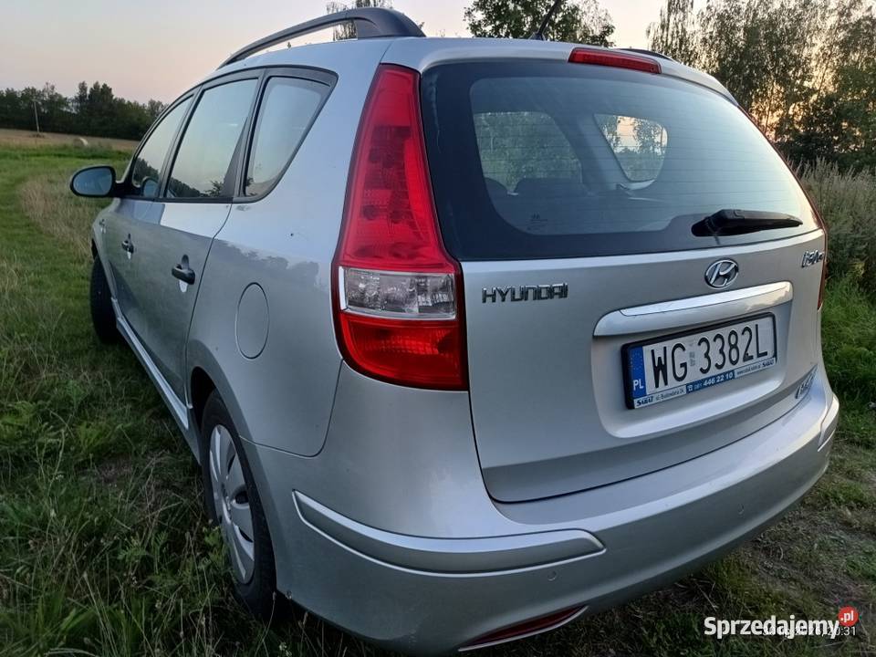 Hyundai i30 CW Blue 16CRDI Łańcuch 90 6bieg4L100 srebrny