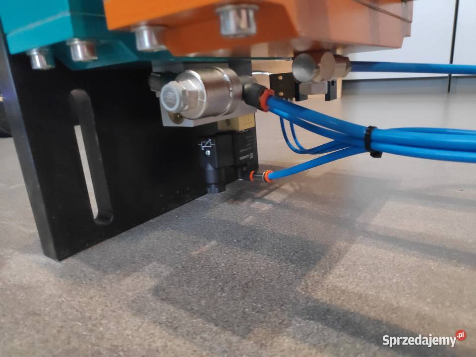 Podajnik do podawania taśmy pręta drutu Radomsko