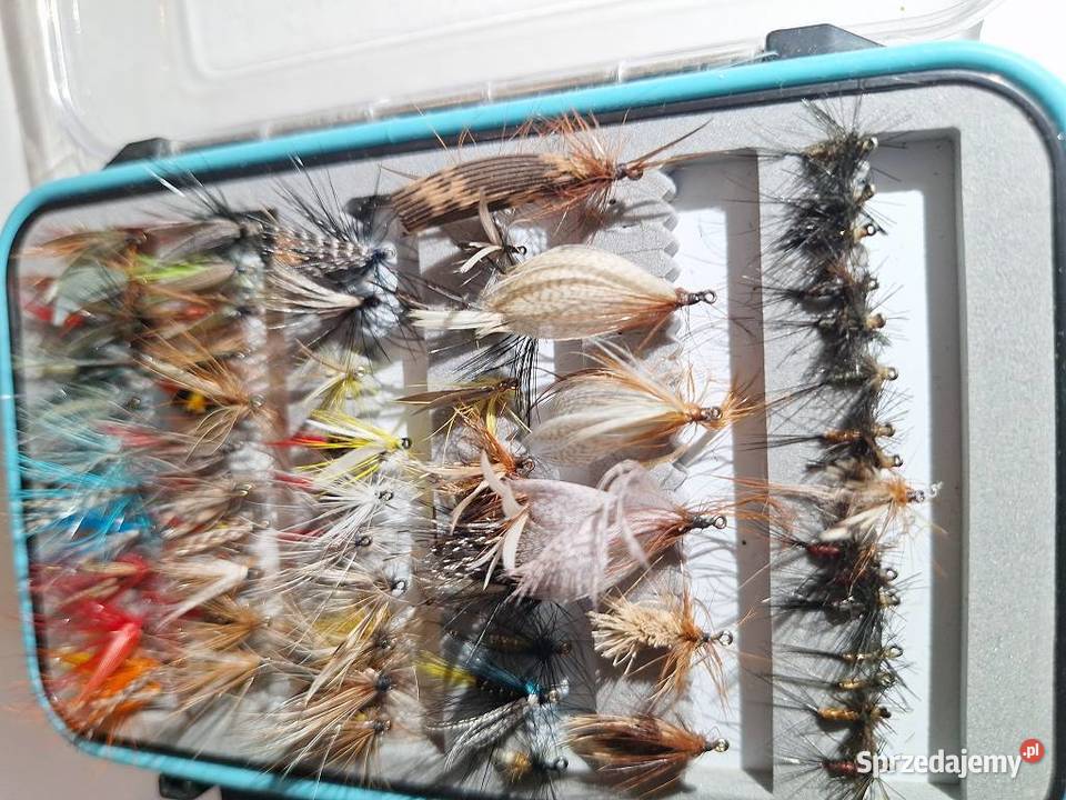 Przynęty wędkarskie Muchy 150 sztuk pudełko śląskie sprzedam