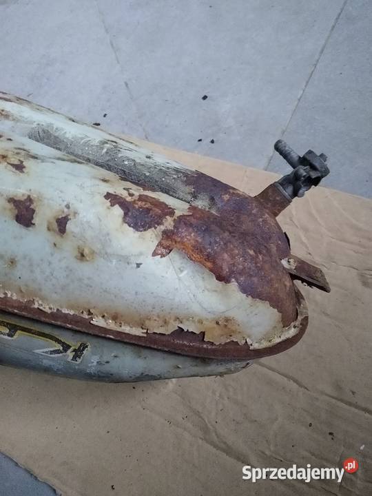 Komar bak zbiornik paliwa pozostałość Kruszwica