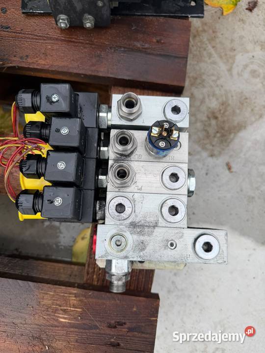 Trzysekcyjny rozdzielacz hydrauliczny LINDE śląskie Antonie