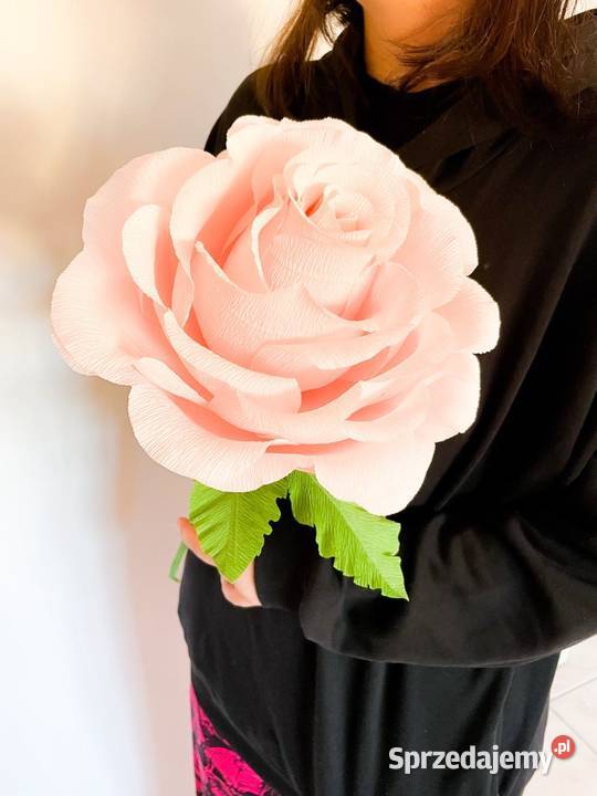 Duża róża z krepiny włoskiej