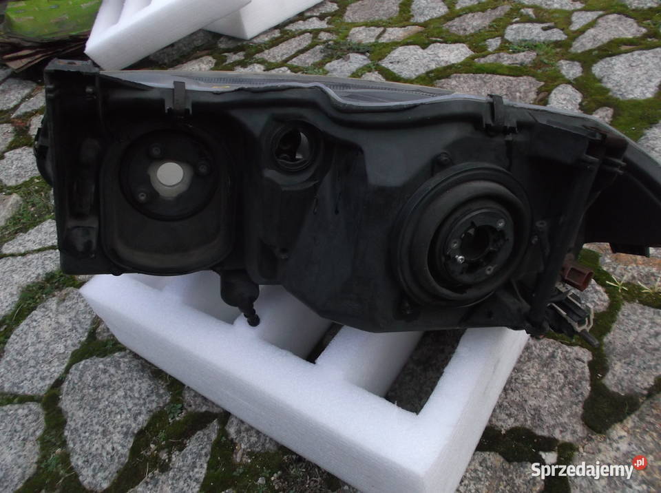 lampa chrysler prawa 300m Złotoryja