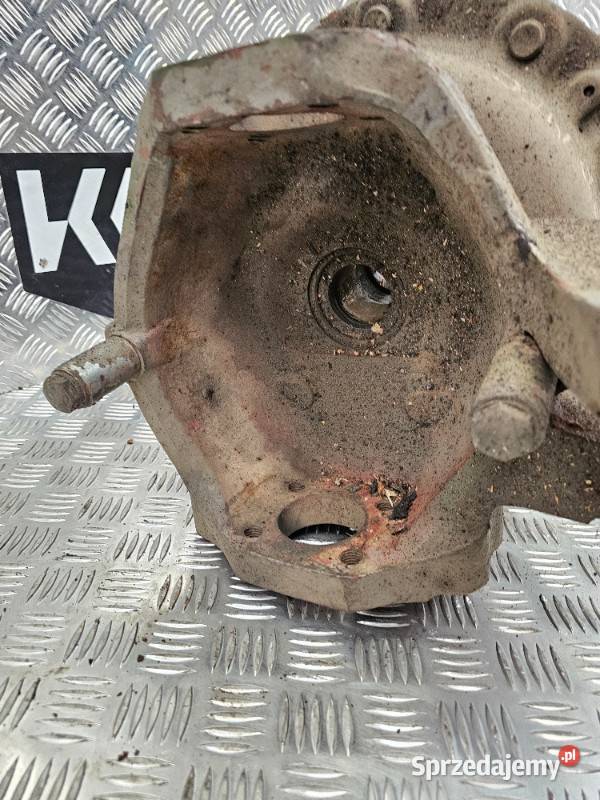 Zwrotnica prawa z piasta Case 595 595LSP 595SLE Gdynia