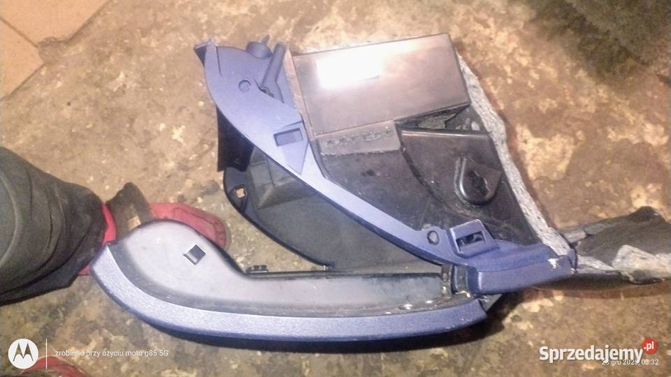 A4 B7 schowek strony pasażera Lubin