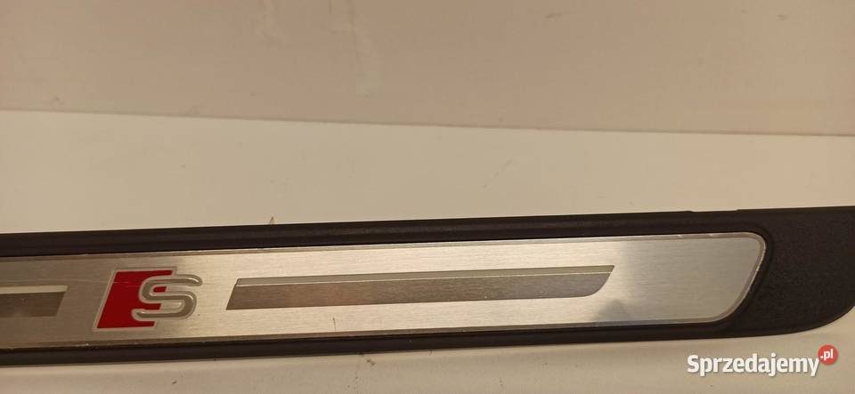 AUDI A3 8Y LISTWA PROGOWA PRAWA 8Y0947418A LED