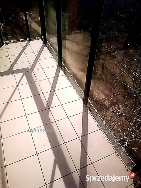 Montaż siatki zabezpieczającej na balkon kota Pozostałe Warszawa