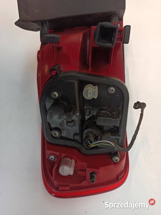 LAMPA PRAWY TYŁ A4 B8 SEDAN 8K5945096AA