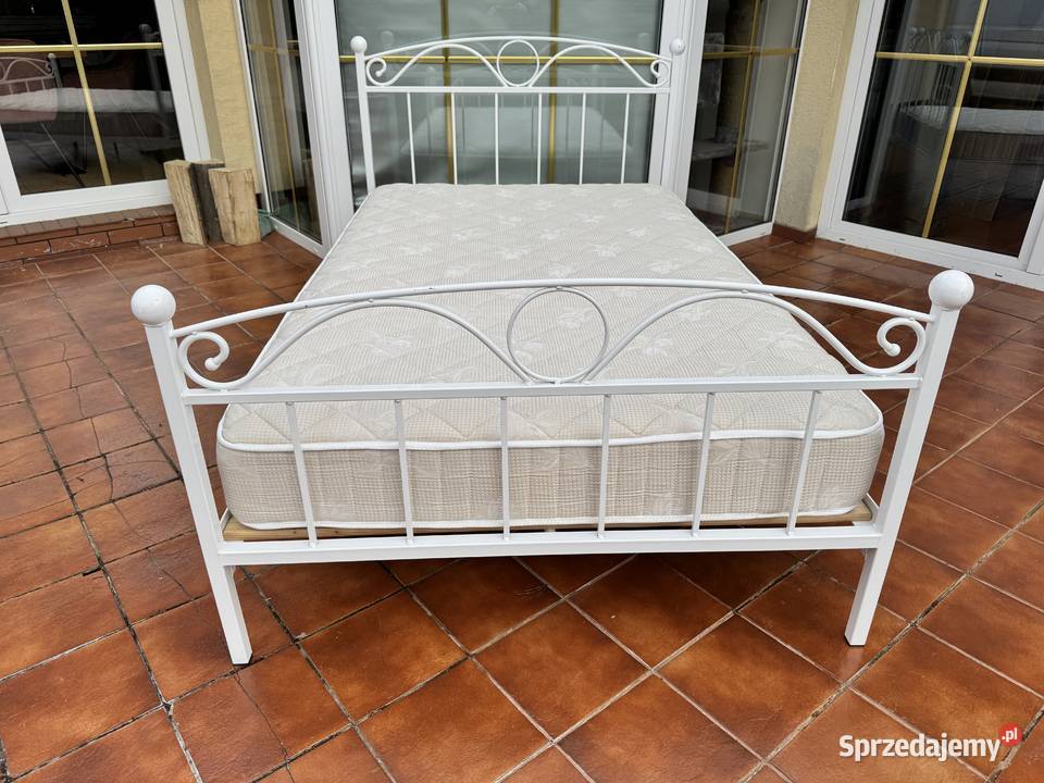 Łóżko z materacem 120x200 białe metalowe łoże Garwolin