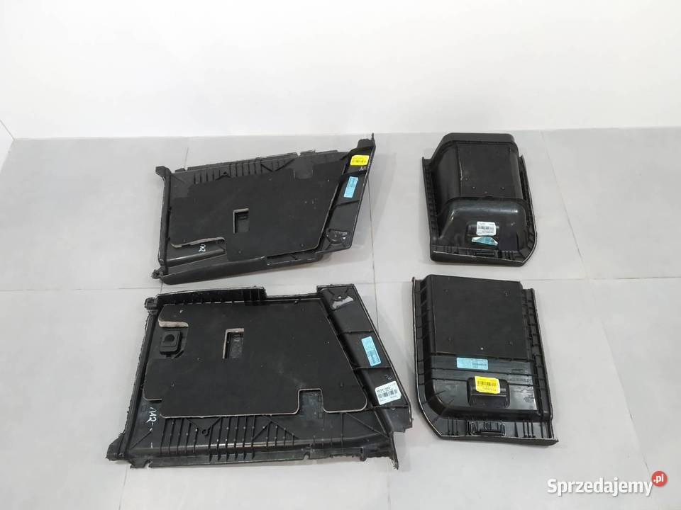 TAPICERKA BOCZEK BAGAŻNIKA LEWY PRAWY TYŁ KPL Rok produkcji 2008 świętokrzyskie