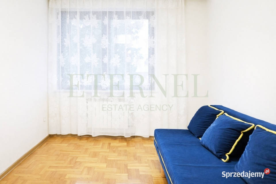 Dom dwupiętrowy z garażem ogrodem strychiem