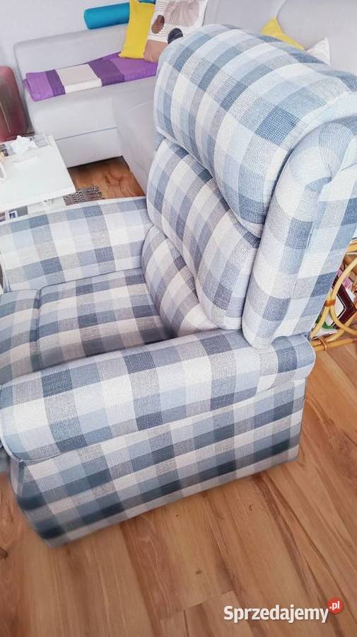 Fotel rozkładany tapicerowany w kratę Jelenia Góra