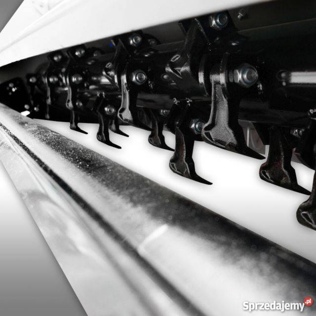 Przesuwna hydraulicznie kosiarka bijakowa 240 nieuszkodzony Izdebki