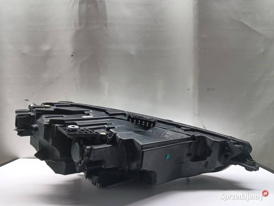 LAMPA PRZÓD PRZEDNIA LEWA AUDI A3 8Y0941035