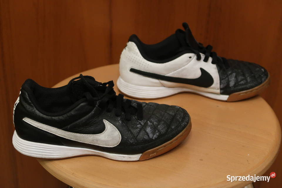 Buty sportowe halowe firmy NIKE 34 21.5cm Sportowe mazowieckie