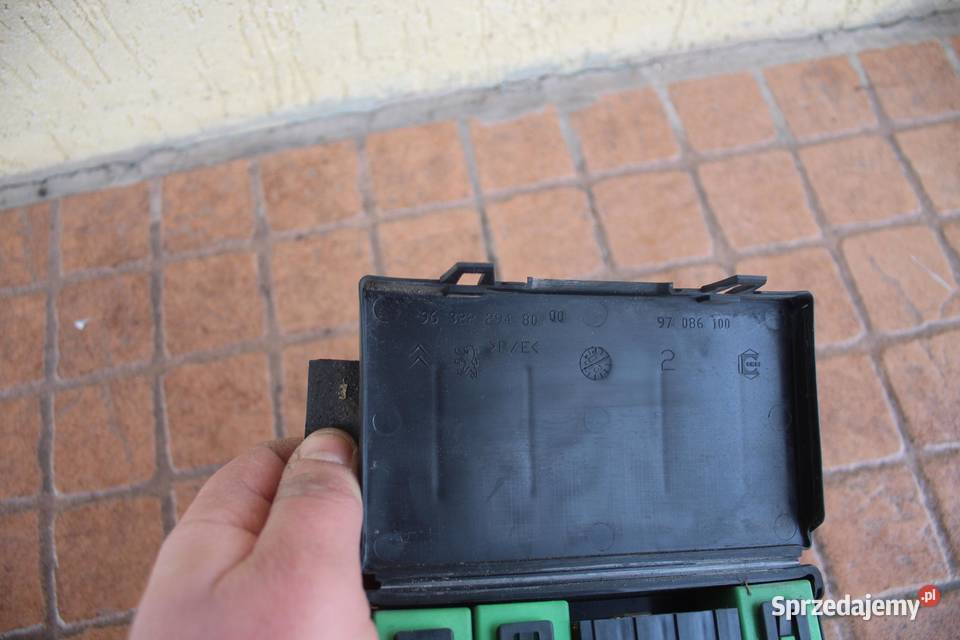 SKRZYNKA BEZPIECZNIKÓW PEUGEOT 307 20 HDI