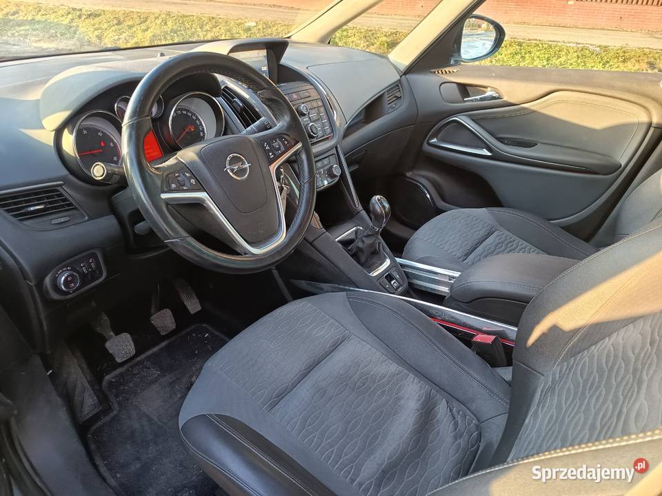 Opel Zafira 7 osobowy stan tech zamiana Rok produkcji 2011 Zafira Jarosław