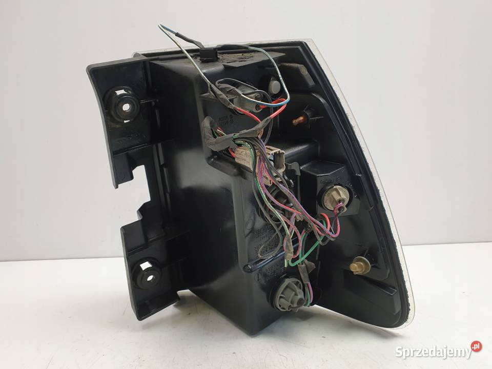 LAMPA PRAWA Chevrolet Equinox 0409r TYLNA prawy Rudka