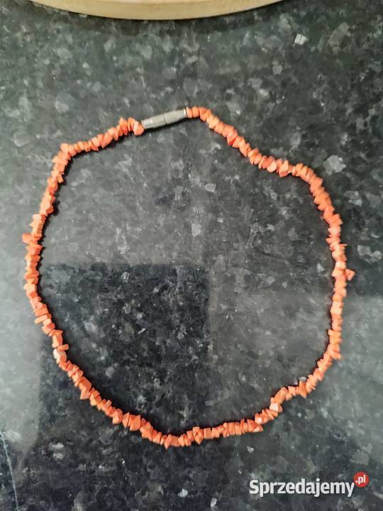 Piękny delikatny naszyjnik naturalnego koralowca