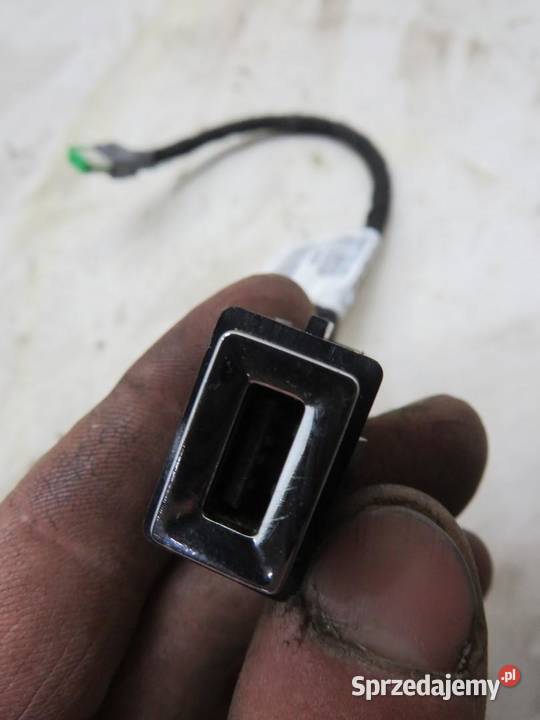 GNIAZDO USB PEUGEOT 308 T9 9806048080 Rozdzielacze gniazda zapalniczki