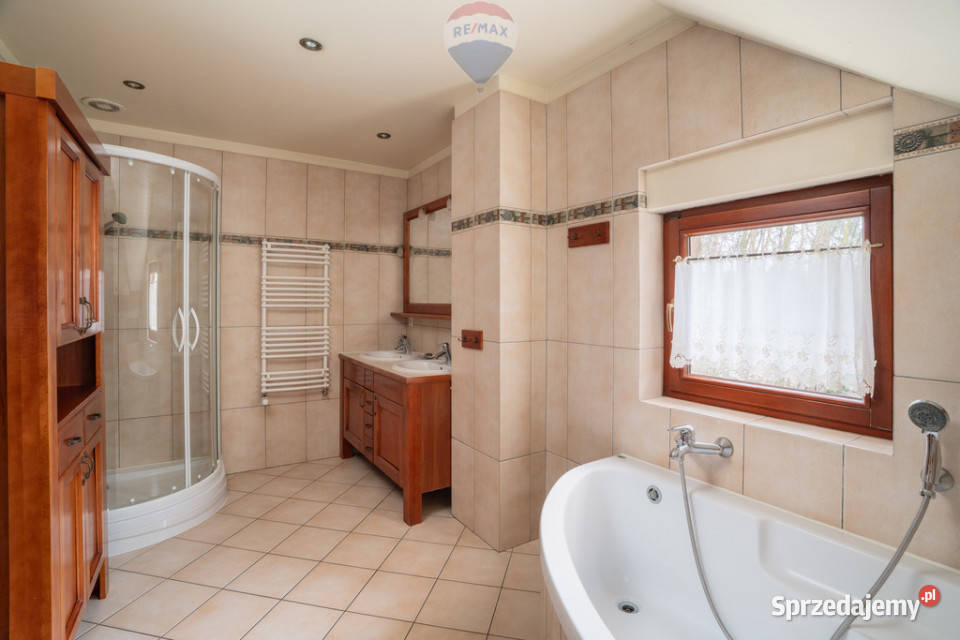 Klimatyczny dom odrębne mieszkanie duża działka asfalt Jerzykowo