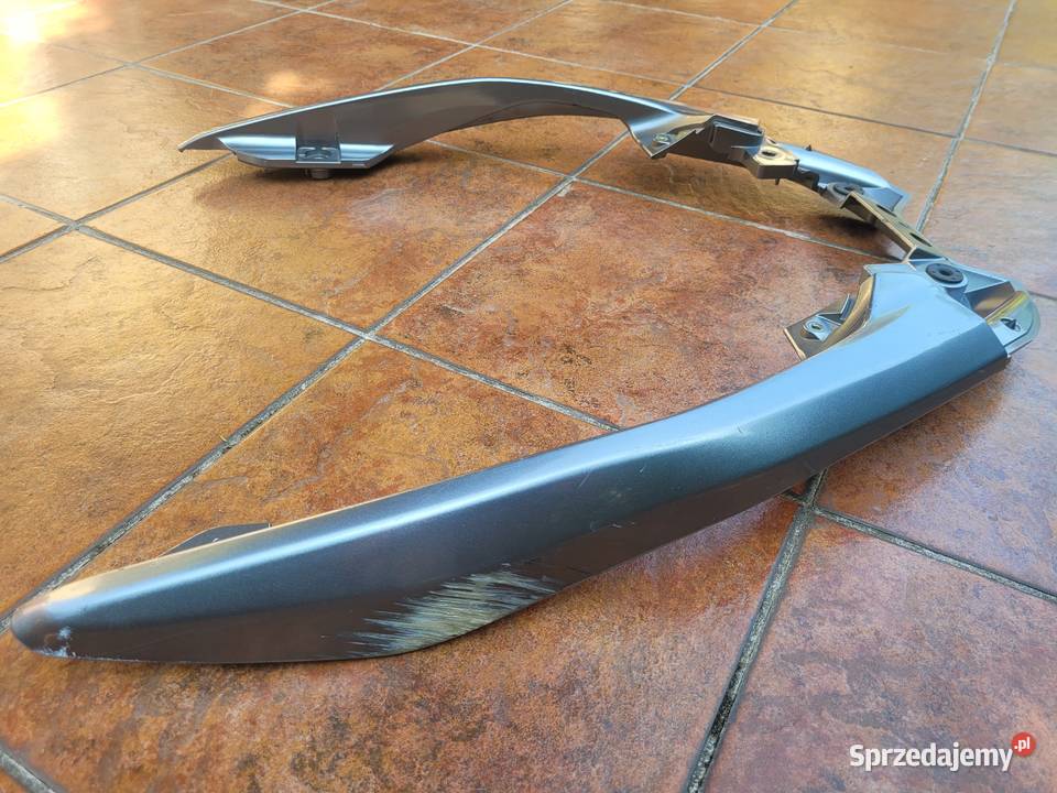 Suzuki Burgman 400 K7K13 Uchwyt pasażera tył Plastiki Piła sprzedam