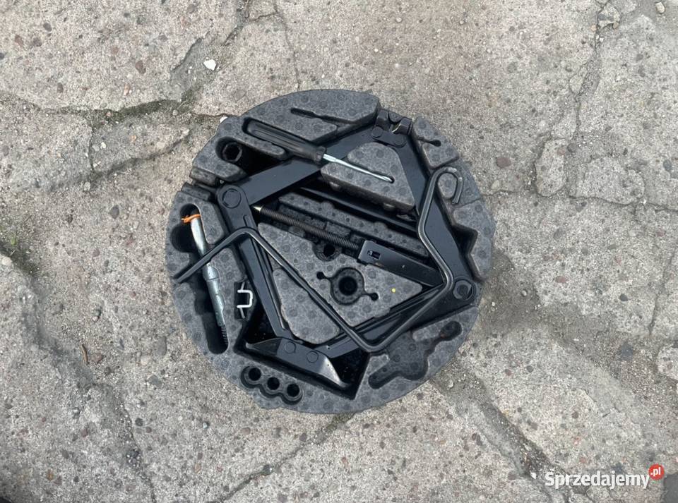 Zestaw naprawczy koła zapasowego lewarek klucz Szczecin