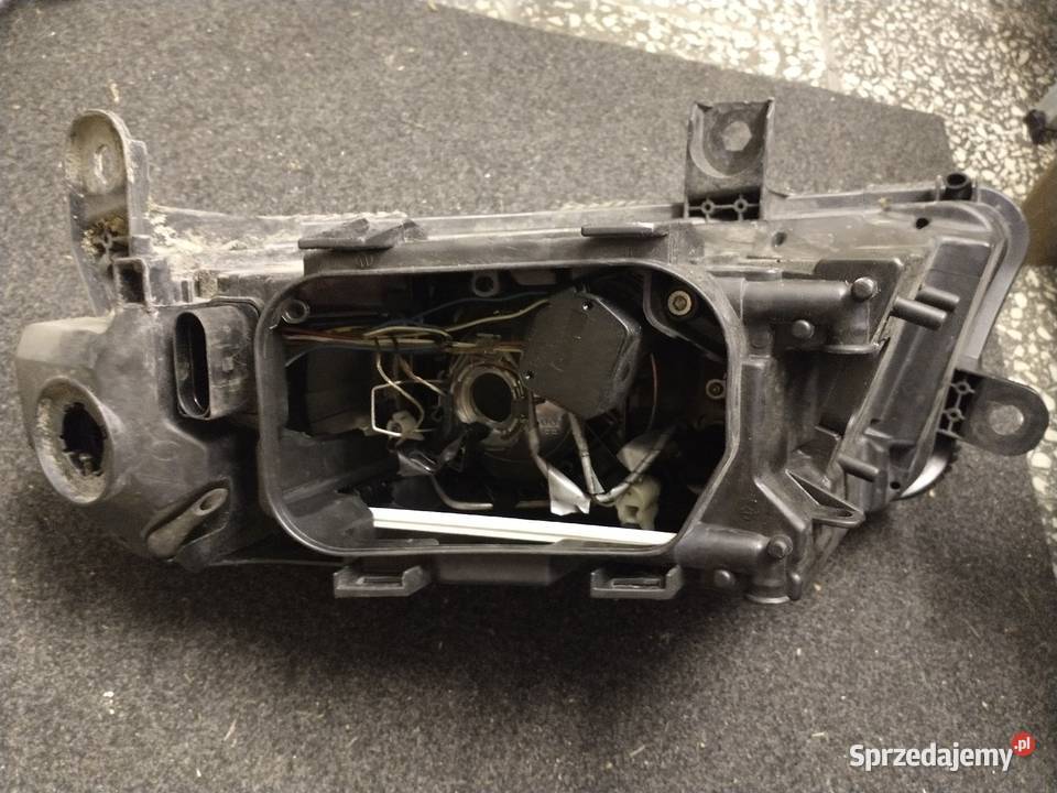 Reflektor prawy Audi A6 C6 przedlift 20042008 Nowy Sącz