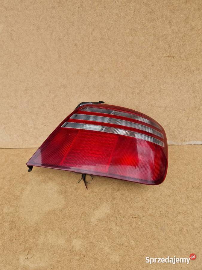 Honda accord VI lampa prawy tył sedan